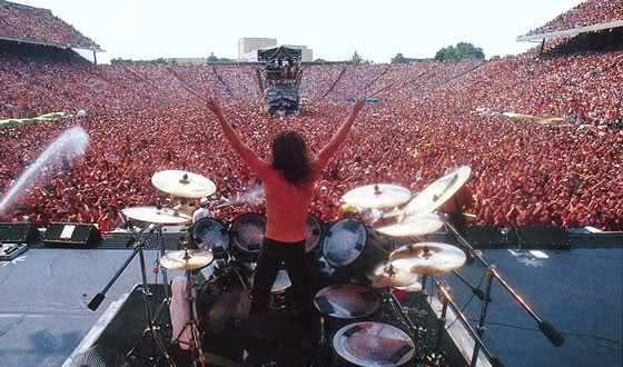 lars_ulrich_stadium.jpg