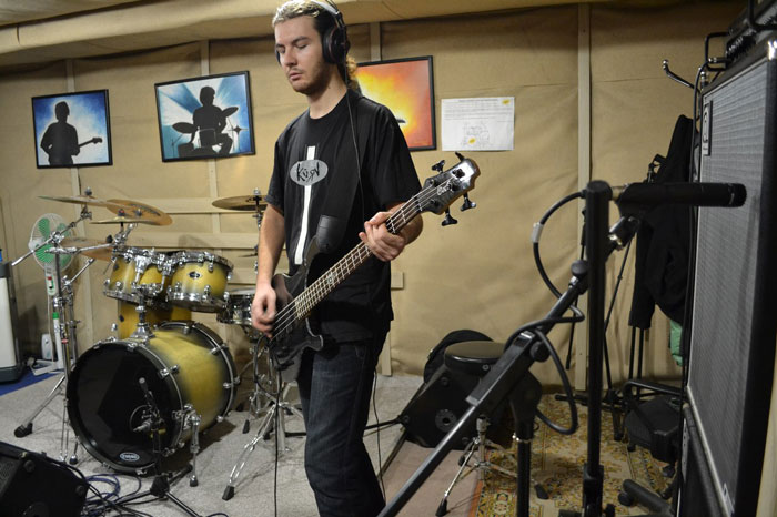 НЕМОЙ_MUSIC_BAND_-_Kyiv_(Bass_(small_(700x466))).jpg