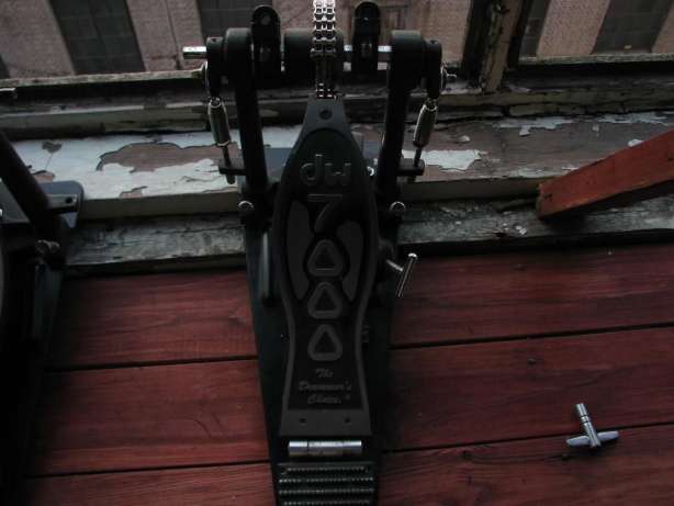 345591784_3_644x461_kardan-dw-drums-7000-series-double-bass-drum-pedal-udarnye-instrumenty.jpg