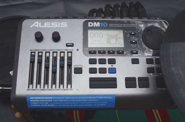 417946946_7_644x461_elektronnaya-udarnaya-ustanovka-alesis-dm10-studio-kit-barban-kuhnya-mesh-.jpg