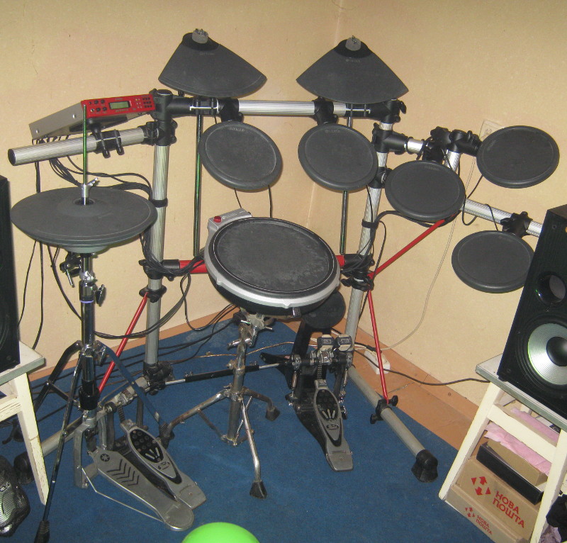 drumset 800x766.JPG
